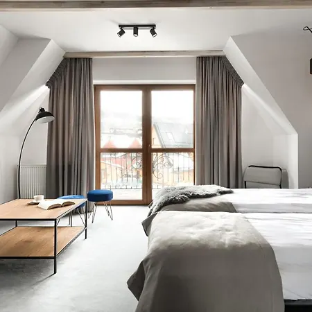 Aspen House I *